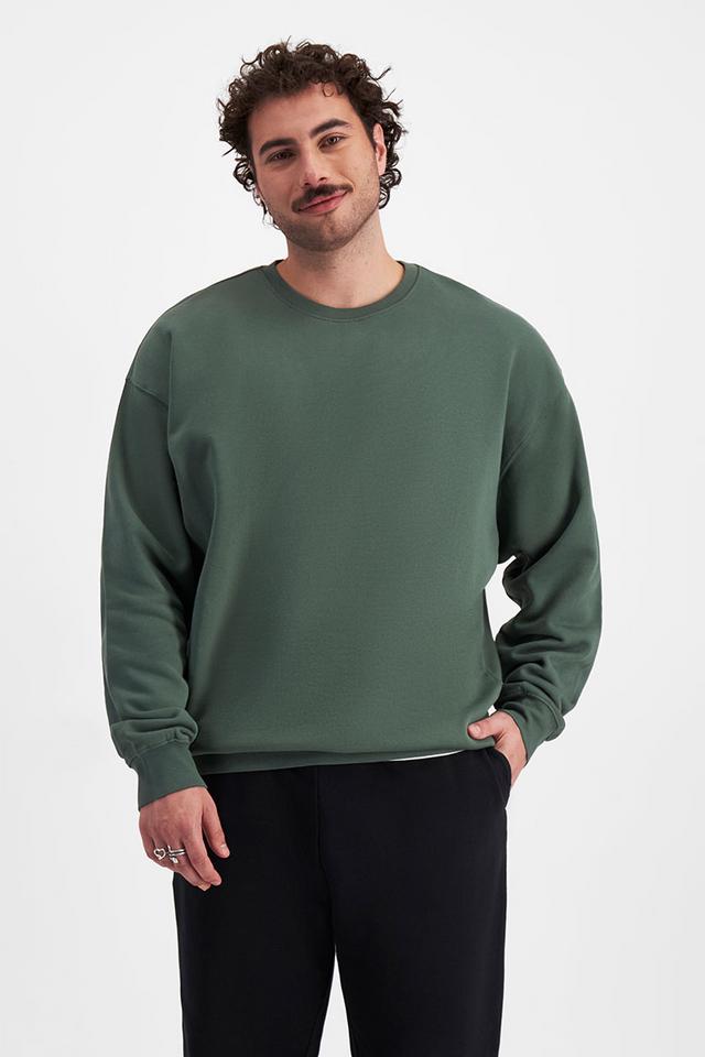 Sam (He/Him) wears size XL and is 178cm tall with 112cm chest