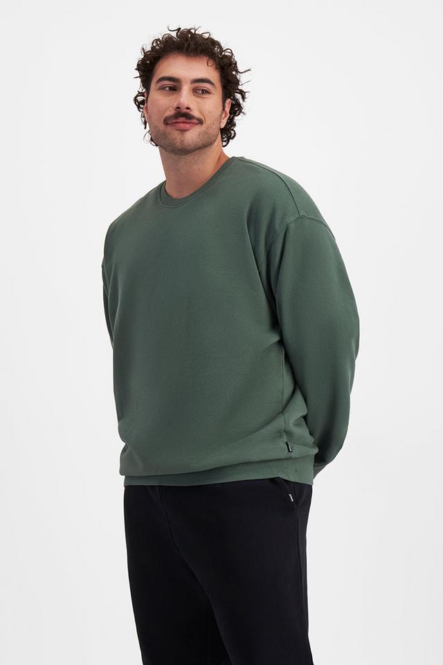 Sam (He/Him) wears size XL and is 178cm tall with 112cm chest