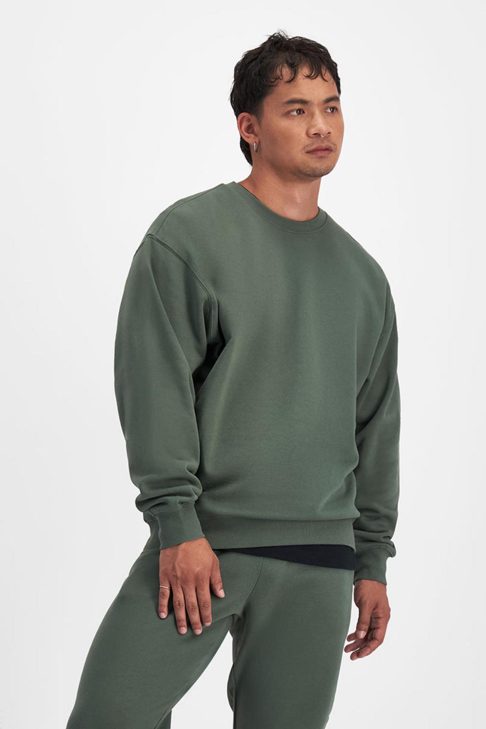 Carl-Michael (He/Him) wears size Medium and is 186cm tall with 97cm chest and 83cm waist
