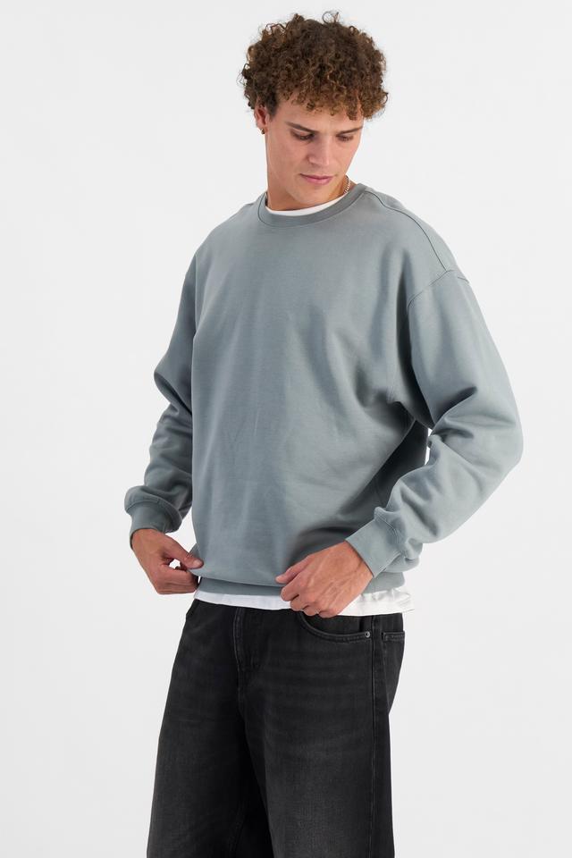 Kya (He/Him) wears size M and is 189cm tall with 99cm chest and 81cm waist