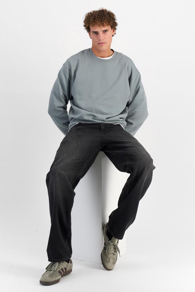 Kya (He/Him) wears size M and is 189cm tall with 99cm chest and 81cm waist
