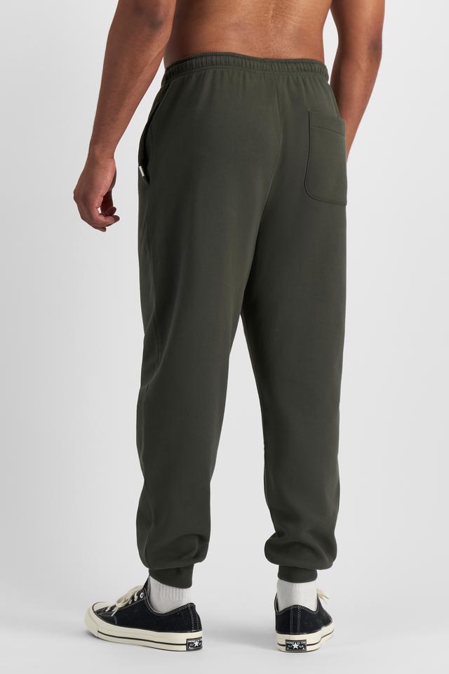 Jason (He/Him) wears size XL and is 194cm tall with 93cm chest and 113cm waist
