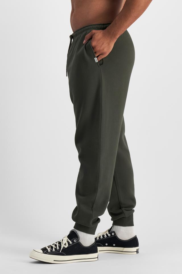 Jason (He/Him) wears size XL and is 194cm tall with 93cm chest and 113cm waist