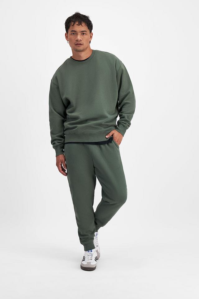 Carl-Michael (He/Him) wears size Medium and is 186cm tall with 97cm chest and 83cm waist