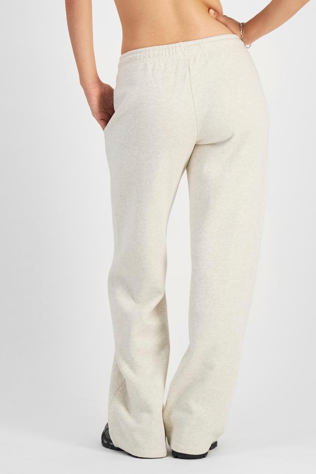 Tiana (She/Her) wears size S and is 176cm tall