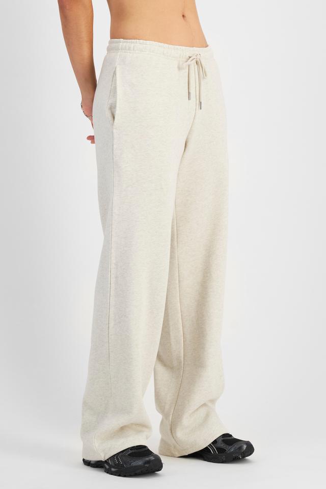 Tiana (She/Her) wears size S and is 176cm tall