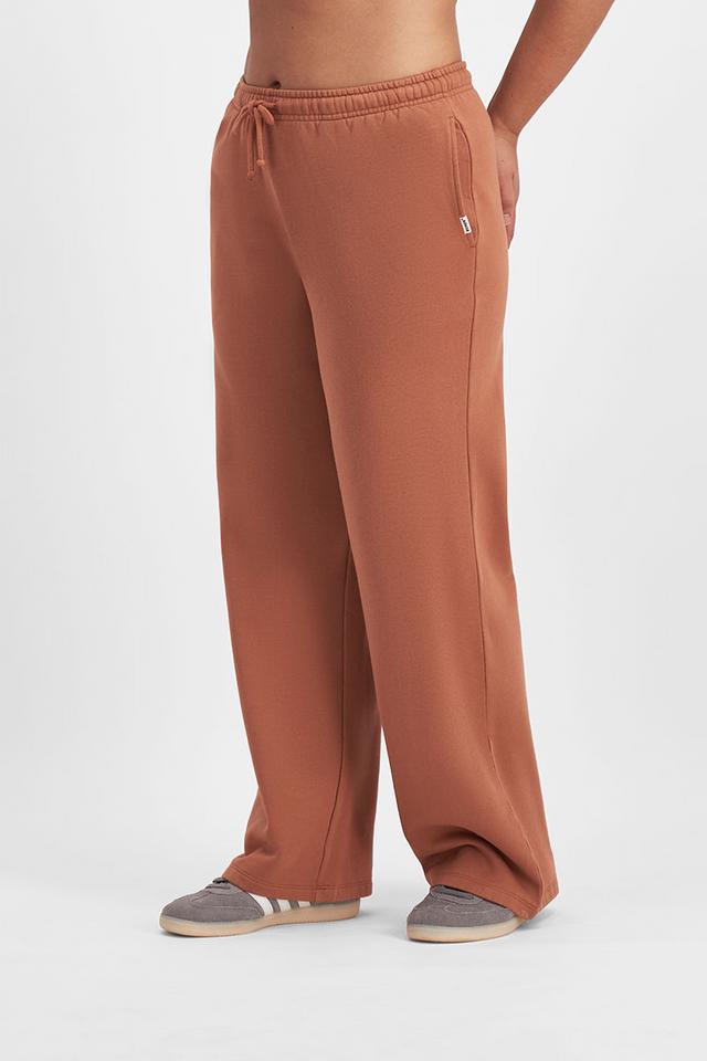 Bella (She/Her) wears size Large and is 173cm tall with 95cm chest and 77cm waist