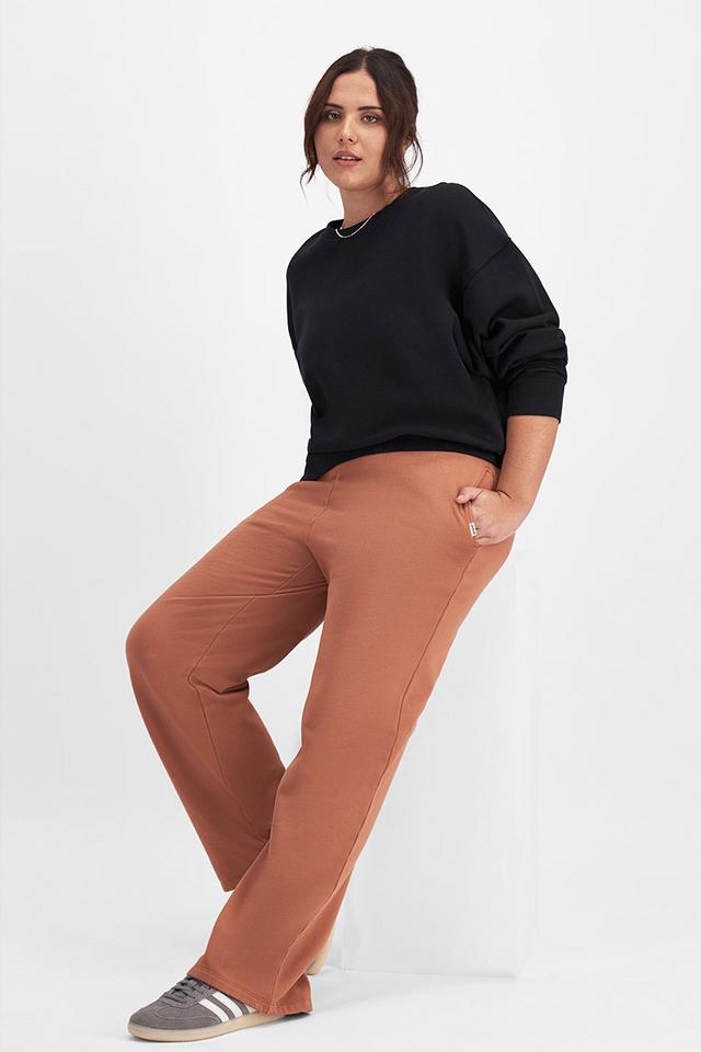 Bella (She/Her) wears size Large and is 173cm tall with 95cm chest and 77cm waist