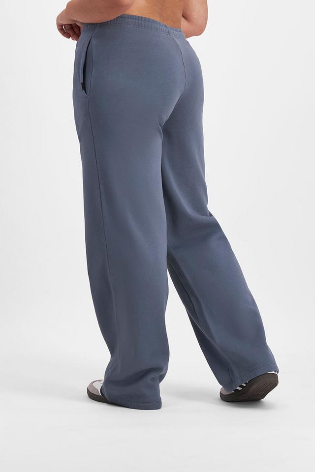 Bella (She/Her) wears size Large and is 173cm tall with 95cm chest and 77cm waist