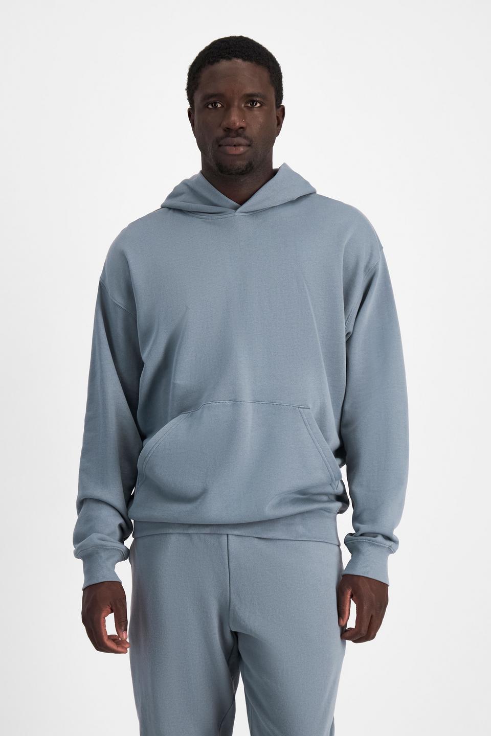 Emmanuel (He/Him) wears size M and is 183cm tall with 97cm chest and 81cm waist