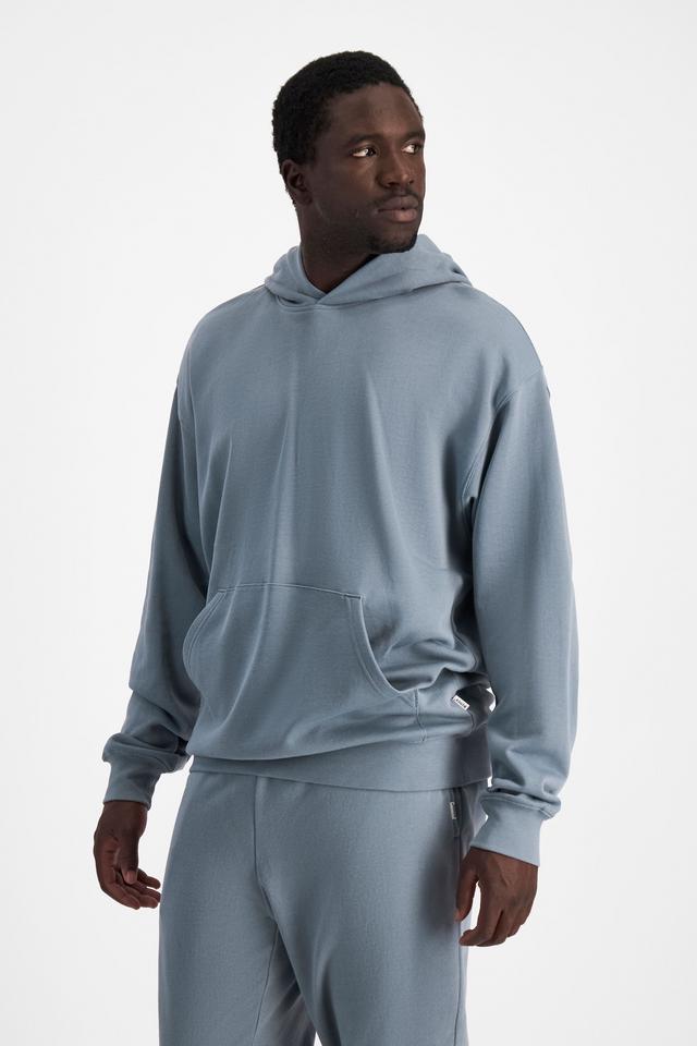Emmanuel (He/Him) wears size M and is 183cm tall with 97cm chest and 81cm waist