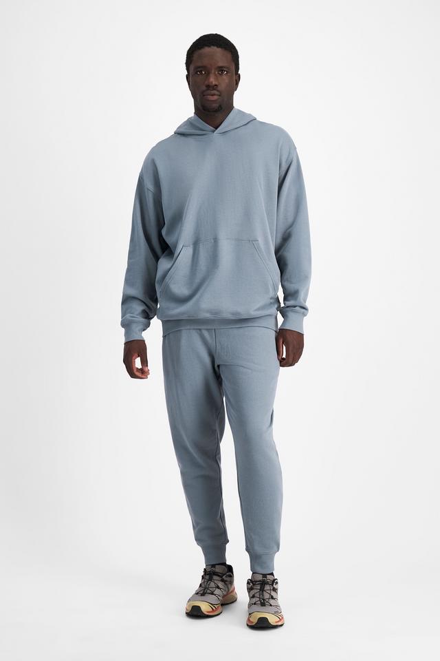 Emmanuel (He/Him) wears size M and is 183cm tall with 97cm chest and 81cm waist