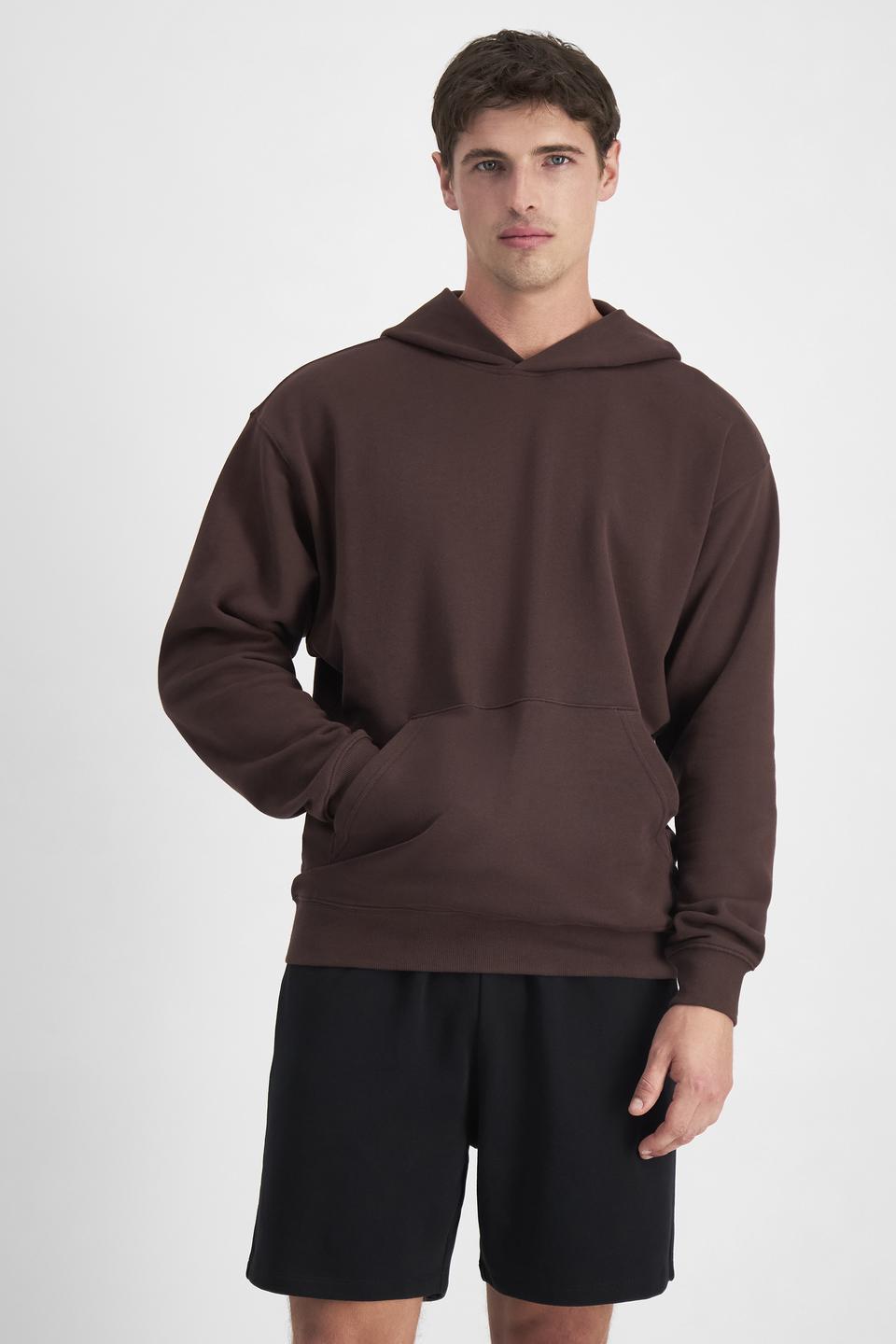 JOSH (He/Him) wears size M and is 185.48cm tall with 99cm chest and 81cm waist