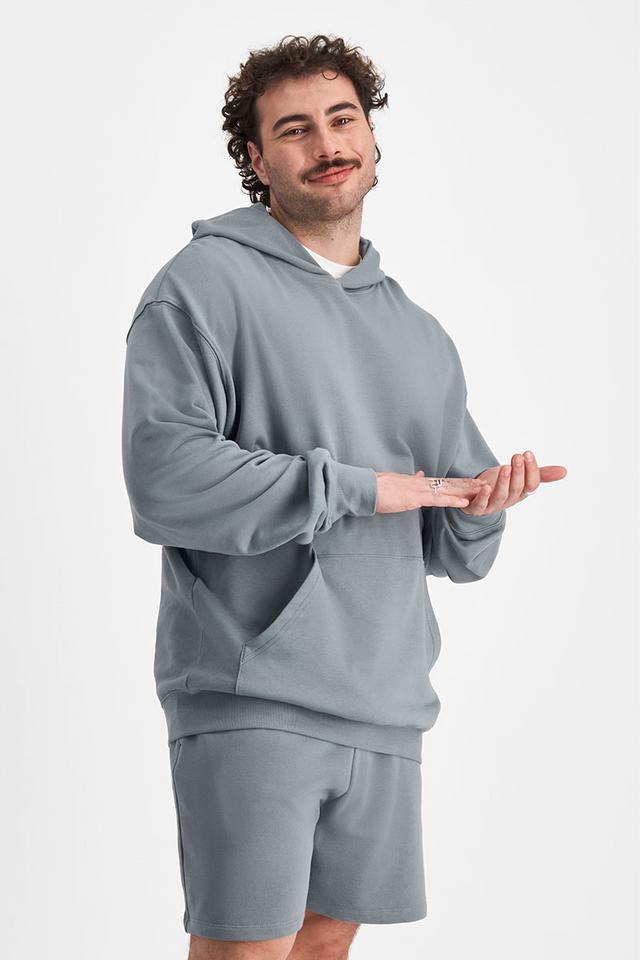 Sam (He/Him) wears size XL and is 178cm tall with 112cm chest