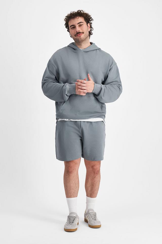 Sam (He/Him) wears size XL and is 178cm tall with 112cm chest