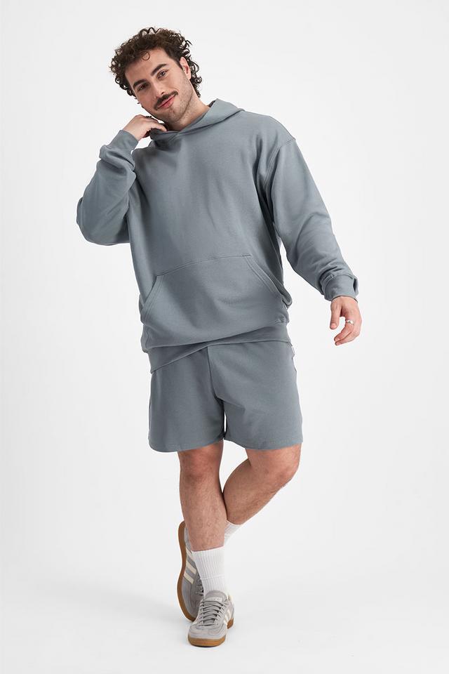 Sam (He/Him) wears size XL and is 178cm tall with 112cm chest