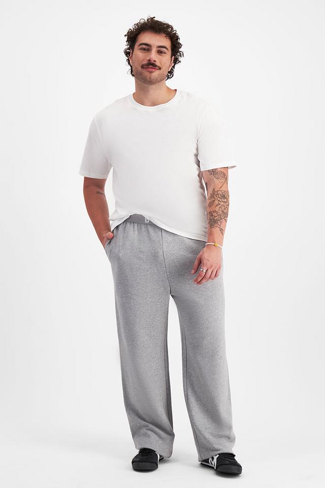 Sam (He/Him) Wears Size XL And Is 178cm Tall With 112cm Chest