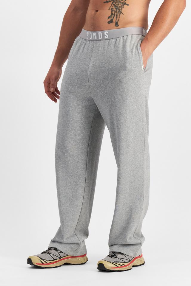 JOSH (He/Him) wears size M and is 185.48cm tall with 99cm chest and 81cm waist