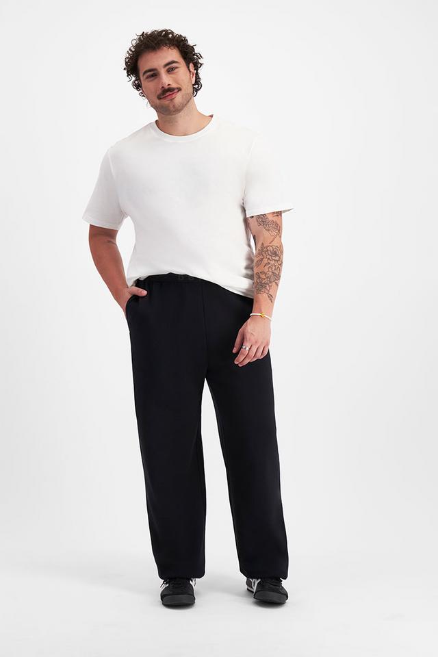 Sam (He/Him) Wears Size XL And Is 178cm Tall With 112cm Chest