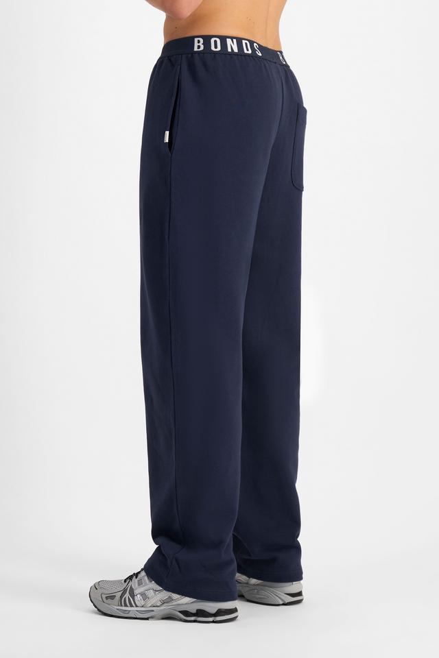 Alex (He/Him) wears size M and is 184cm tall with 98cm chest and 81cm waist