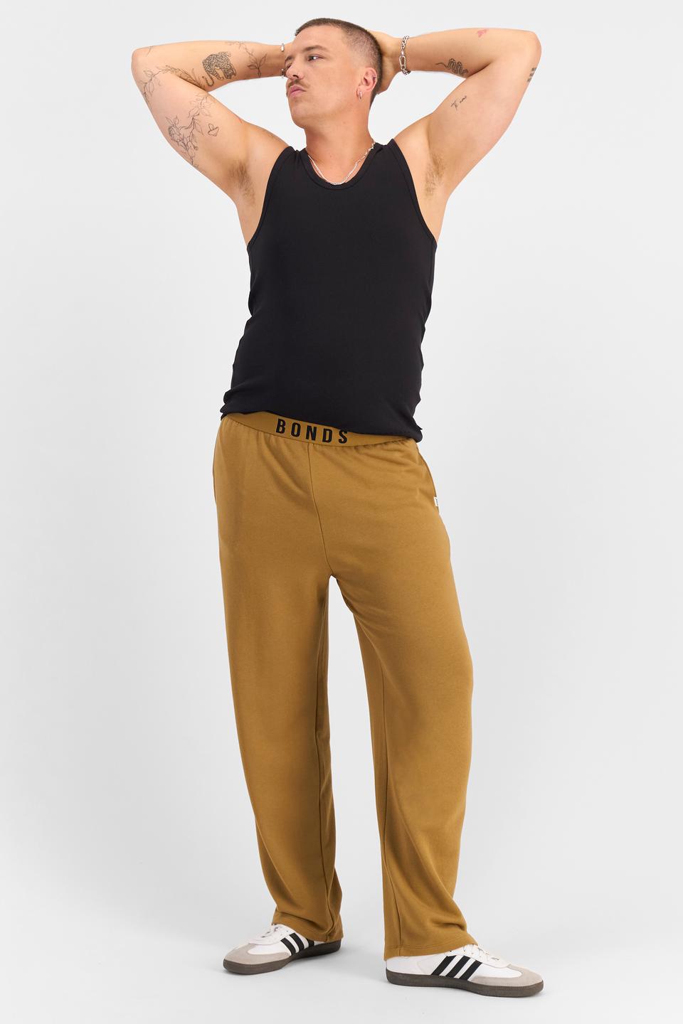 Jake (He/Him) wears size XL and is 195cm tall with 115cm chest and 106cm waist