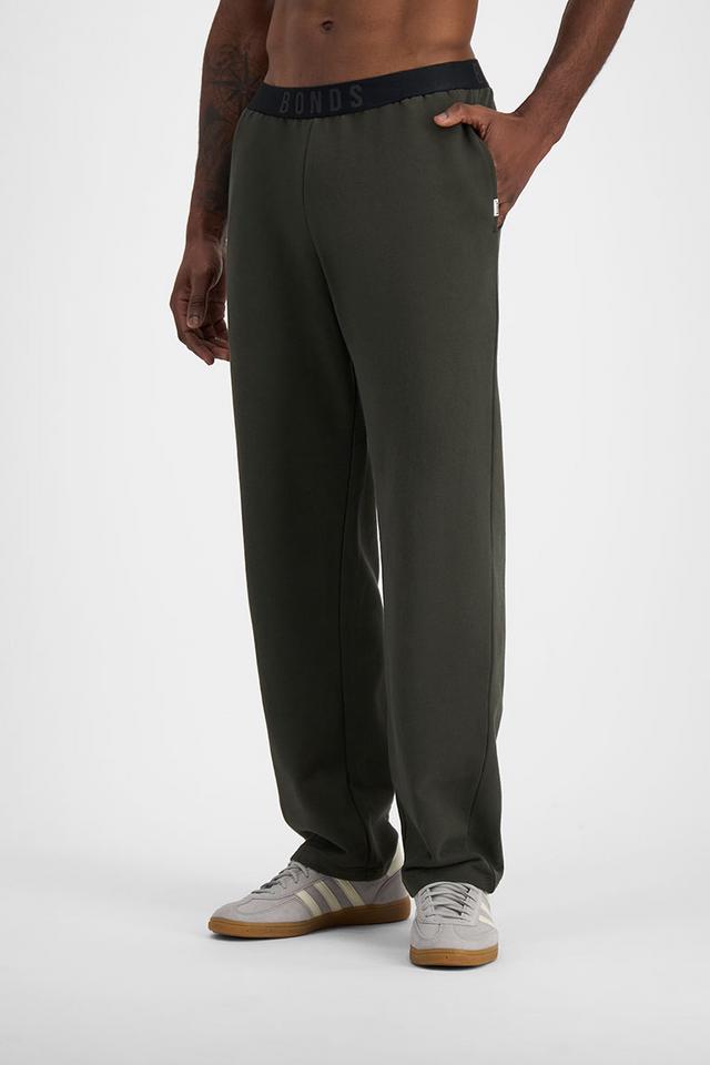 Paoulo (He/Him) wears size Medium and is 188cm tall with 98cm chest and 79cm waist