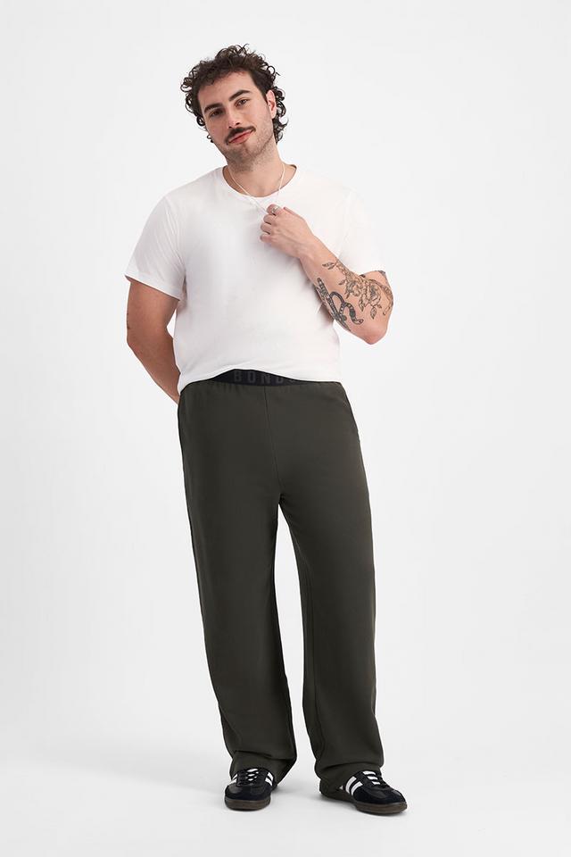 Sam (He/Him) wears size XL and is 178cm tall with 112cm chest