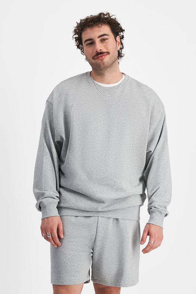 Sam (He/Him) wears size XL and is 178cm tall with 112cm chest