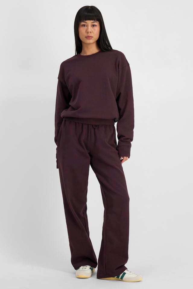 Nancy (She/Her) wears size S and is 170cm tall with 82cm chest and 64cm waist