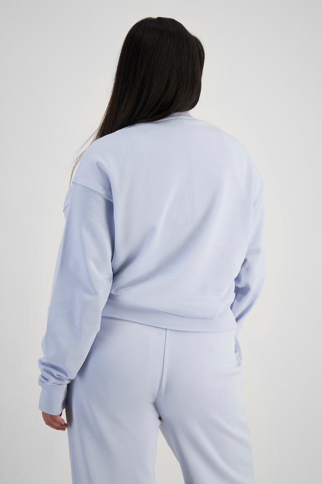 Chloe (She/Her) wears size L and is 165cm tall with 95cm chest and 78cm waist