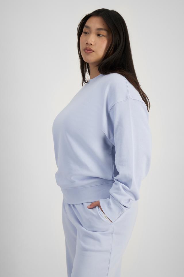 Chloe (She/Her) wears size L and is 165cm tall with 95cm chest and 78cm waist