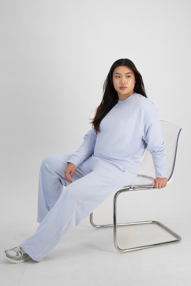 Chloe (She/Her) wears size L and is 165cm tall with 95cm chest and 78cm waist