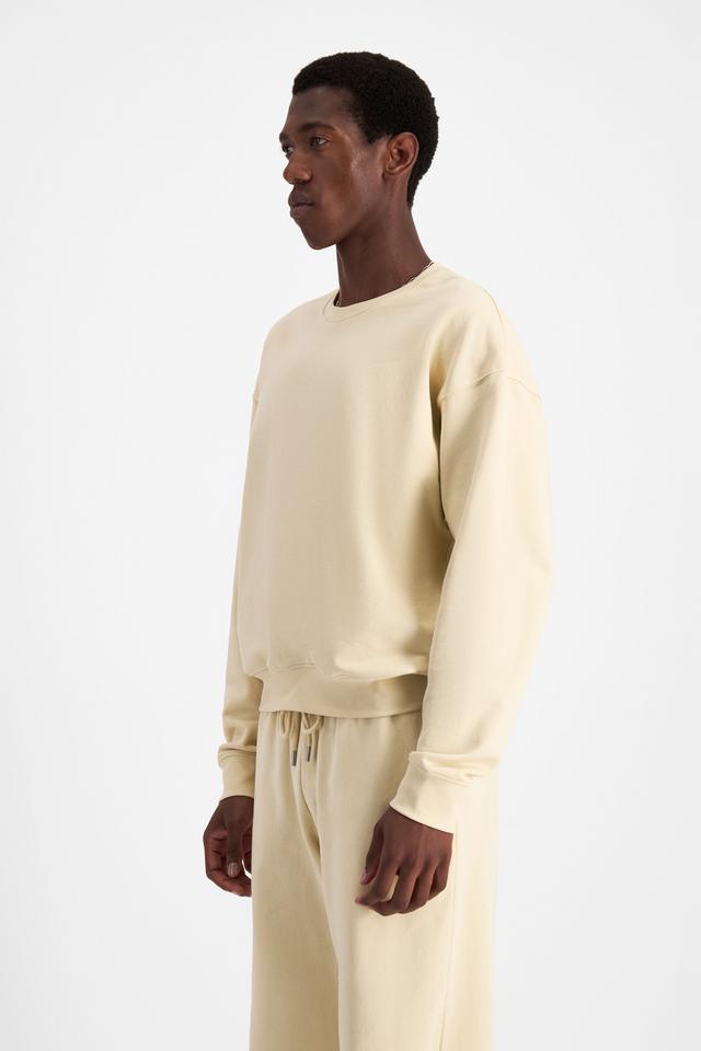 Emmanuel (He/Him) wears size M and is 182cm tall with 93cm chest and 73cm waist