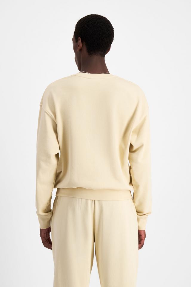 Emmanuel (He/Him) wears size M and is 182cm tall with 93cm chest and 73cm waist