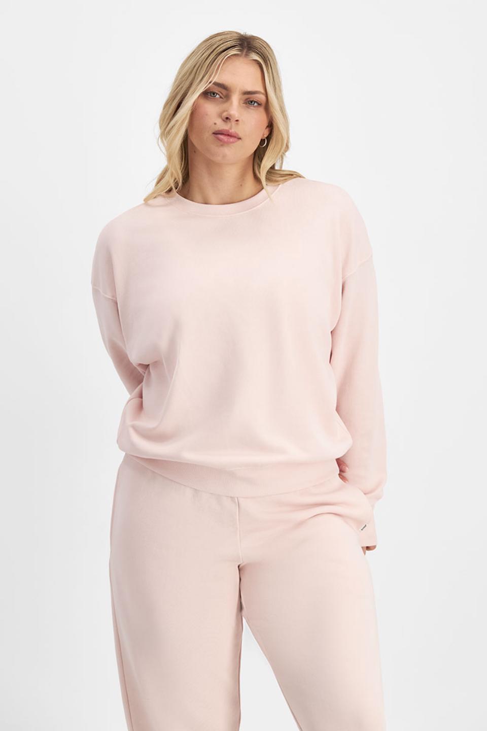 Zoe (She/Her) wears size Large and is 170cm tall with 98cm chest and 85cm waist