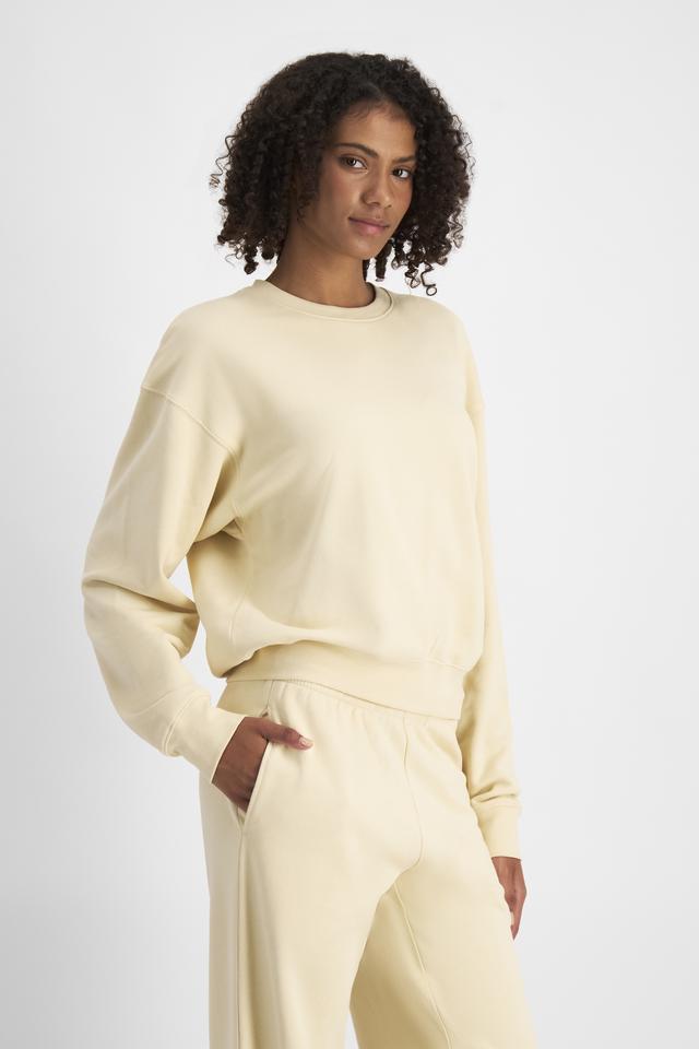 Norway (She/Her) wears size S and is 178cm tall with 82cm chest and 69cm waist