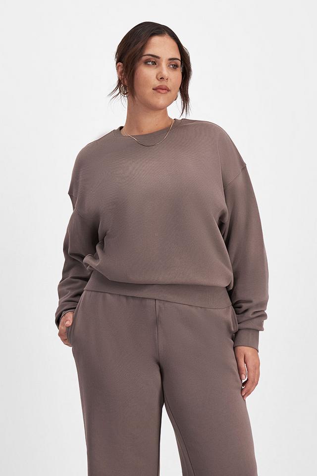 Bella (She/Her) wears size Large and is 173cm tall with 95cm chest and 77cm waist