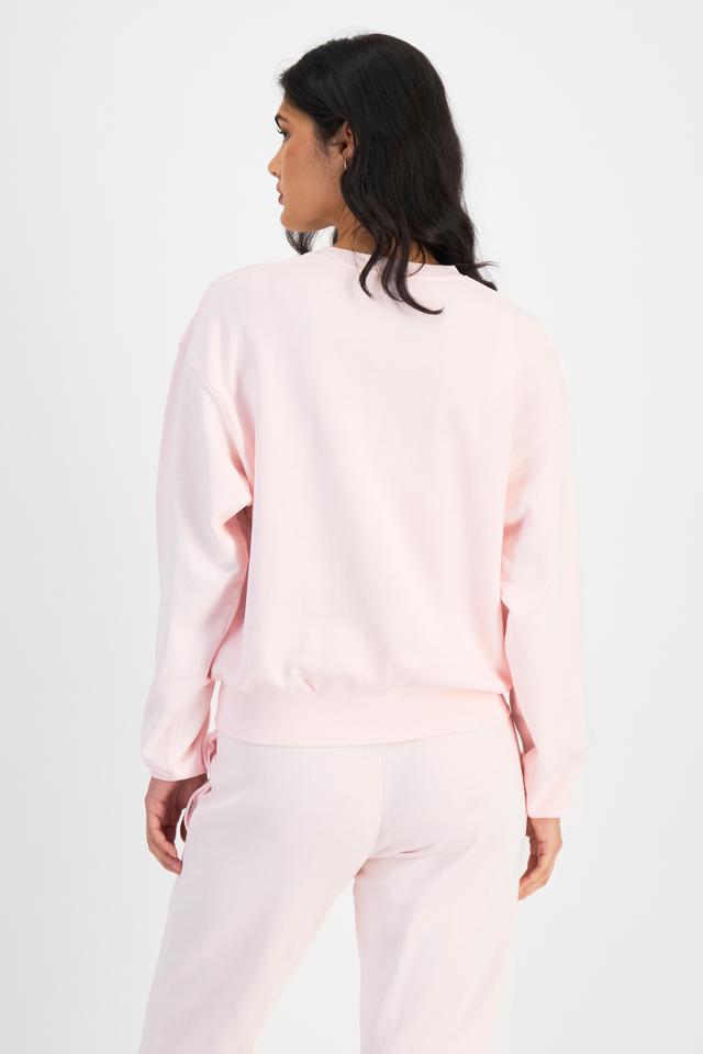 Senait (She/Her) wears size S and is 162cm tall with 79cm chest and 60cm waist
