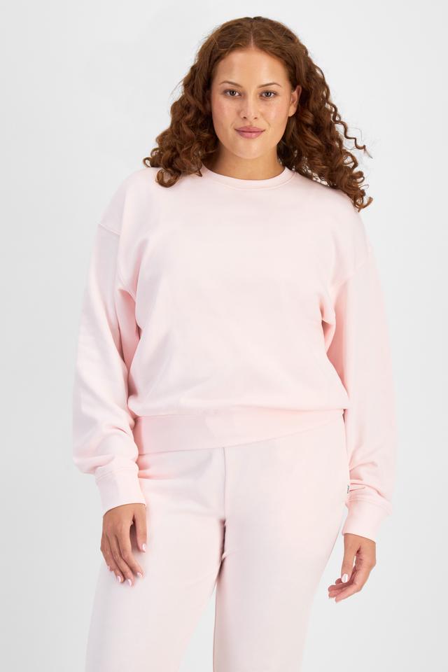 Cameron (She/Her) wears size L and is 179cm tall with 91cm chest and 74cm waist