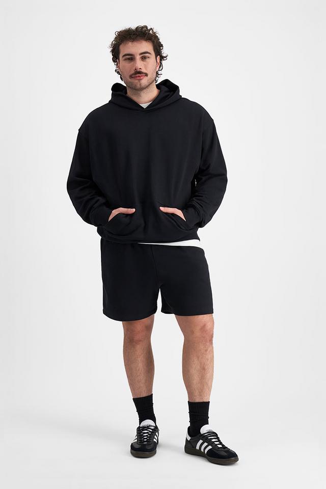 Sam (He/Him) wears size XL and is 178cm tall with 112cm chest