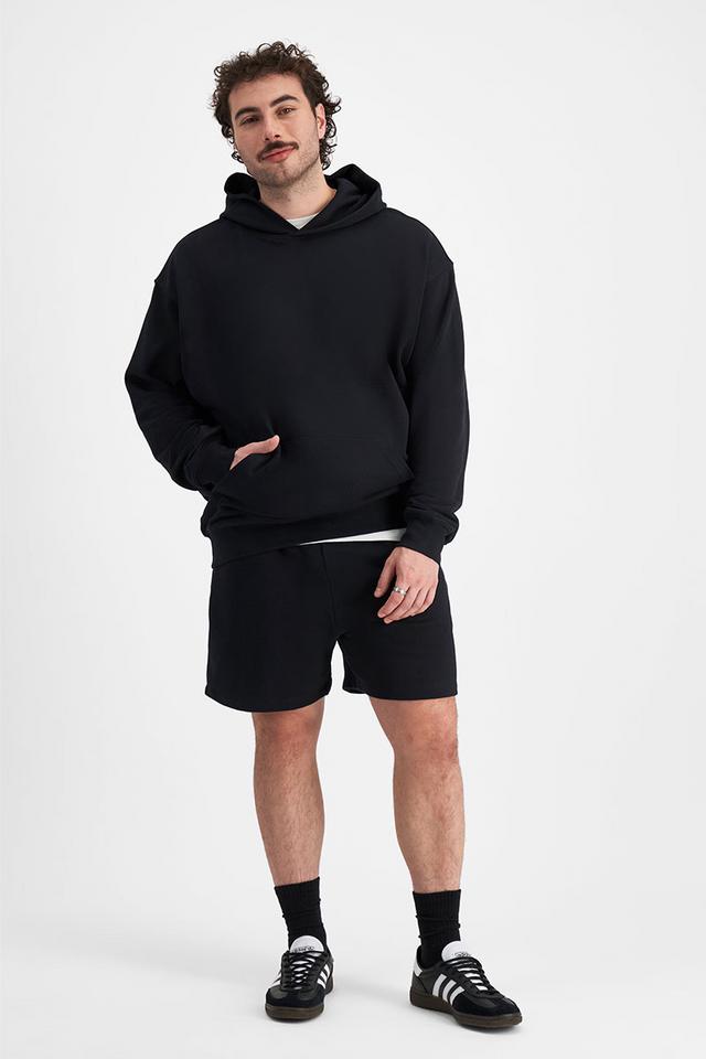 Sam (He/Him) wears size XL and is 178cm tall with 112cm chest