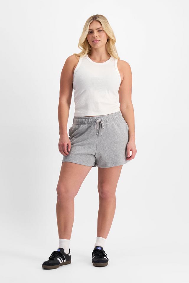 Zoe (She/Her) wears size L and is 170cm tall with 98cm chest and 85cm waist