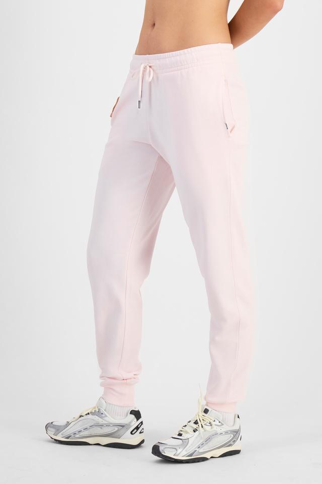 Tiana (She/Her) wears size S and is 176cm tall