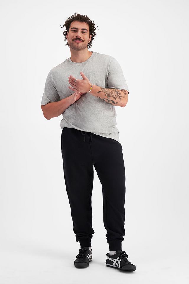 Sam (He/Him) Wears Size XL And Is 178cm Tall With 112cm Chest
