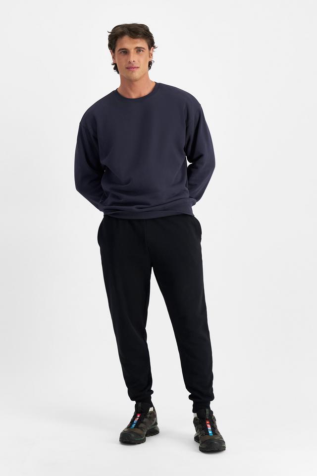 JOSH (He/Him) wears size M and is 185.48cm tall with 99cm chest and 81cm waist