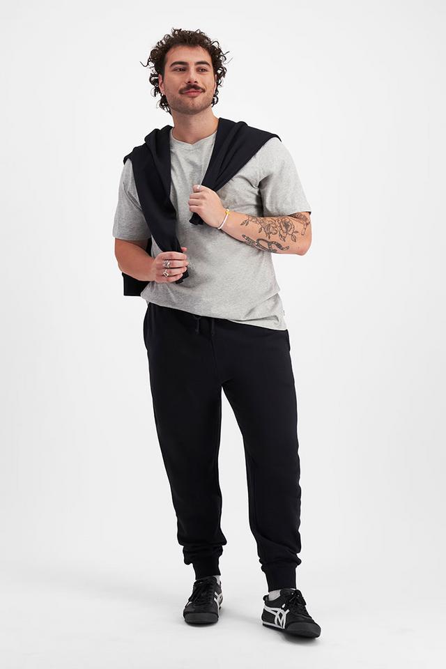 Sam (He/Him) Wears Size XL And Is 178cm Tall With 112cm Chest