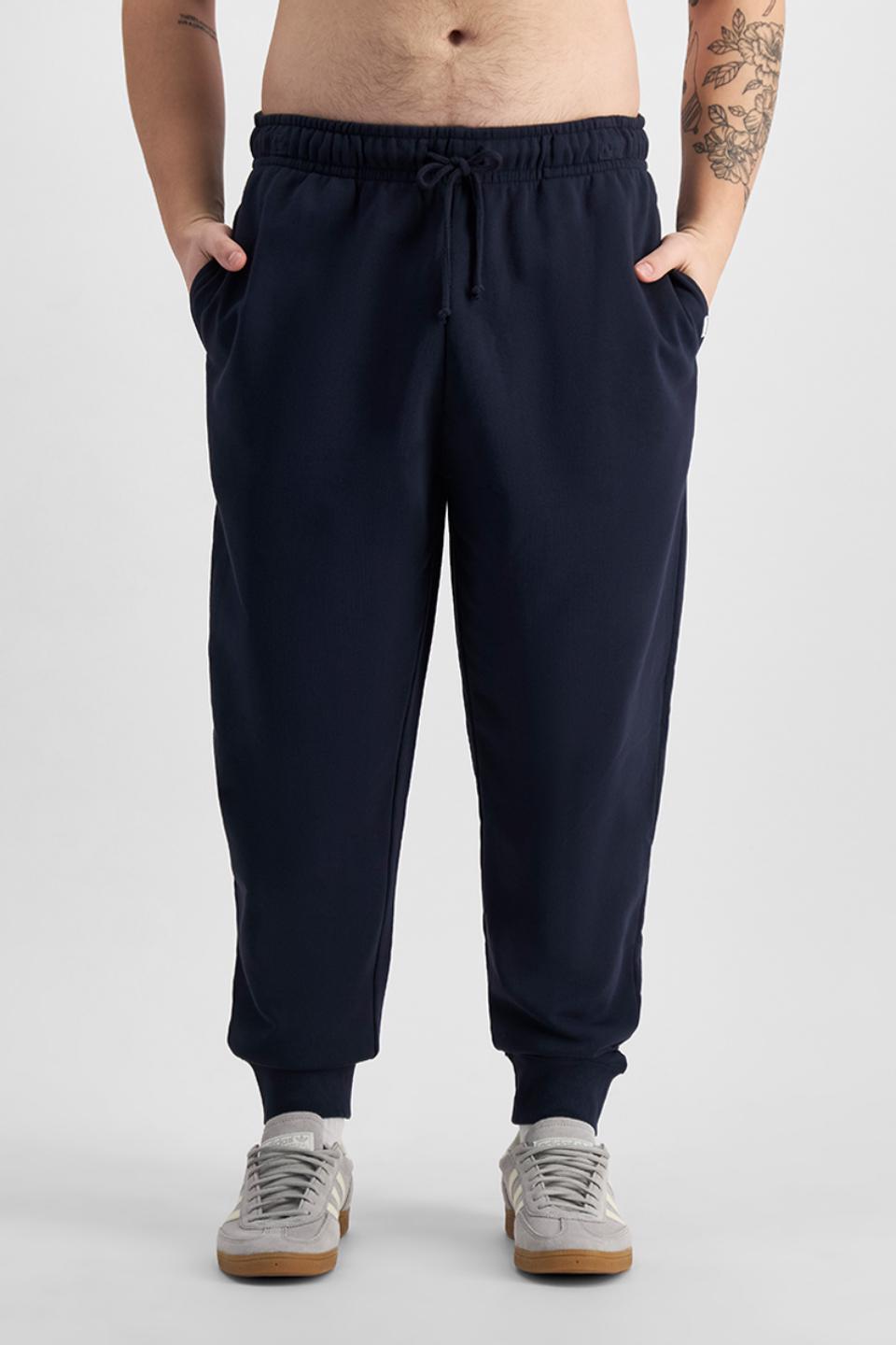 Sam (He/Him) wears size XL and is 178cm tall with 112cm chest