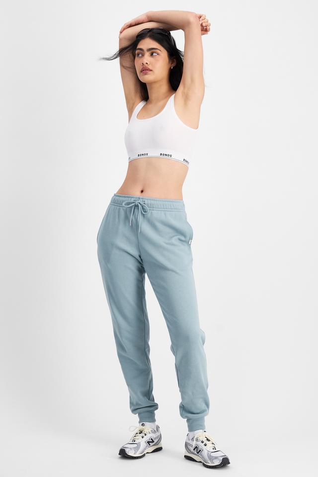 Olivia (She/Her) wears size S and is 176cm tall with cm chest and cm waist