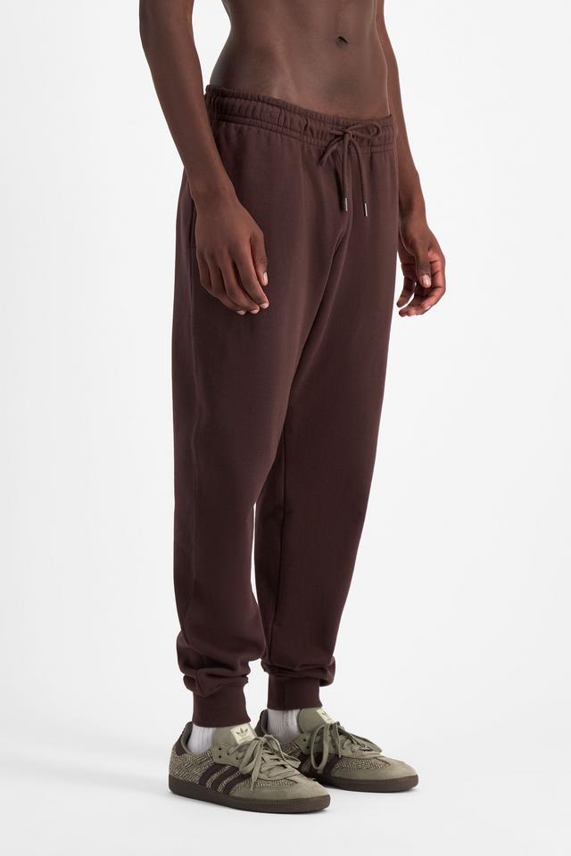 Emmanuel (He/Him) wears size M and is 182cm tall with 93cm chest and 73cm waist