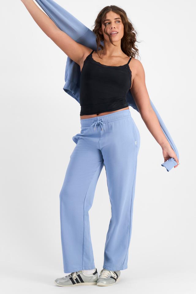 Olivia (She/Her) wears size S and is 176cm tall with cm chest and cm waist